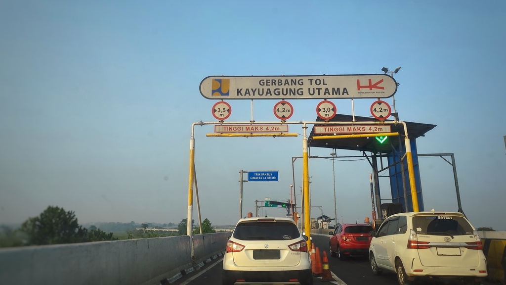 Military personnel deployed along Kayuagung–Palembang–Betung toll road to protect Eid travellers