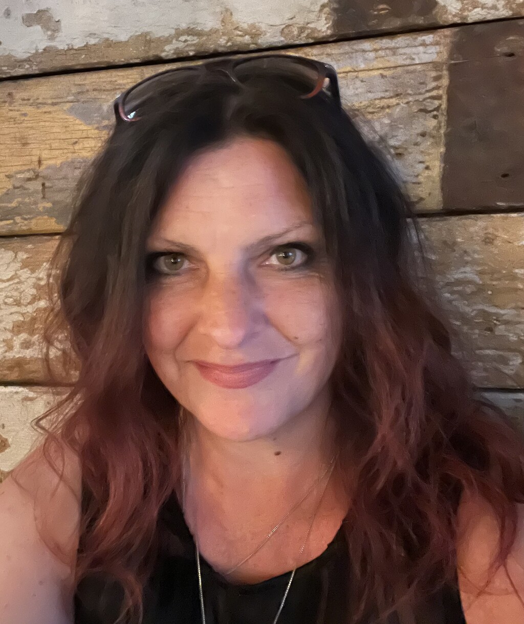 Nicki Wynne Leonard, Jollyes