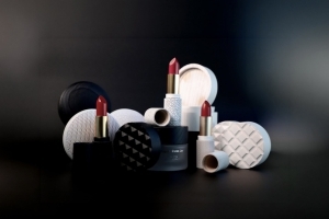 The Power of Touch: Wood Packaging Redefines Luxury Beauty