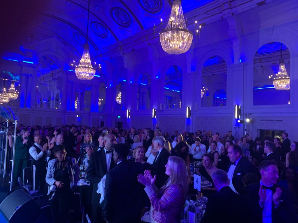 STANDING OVATION