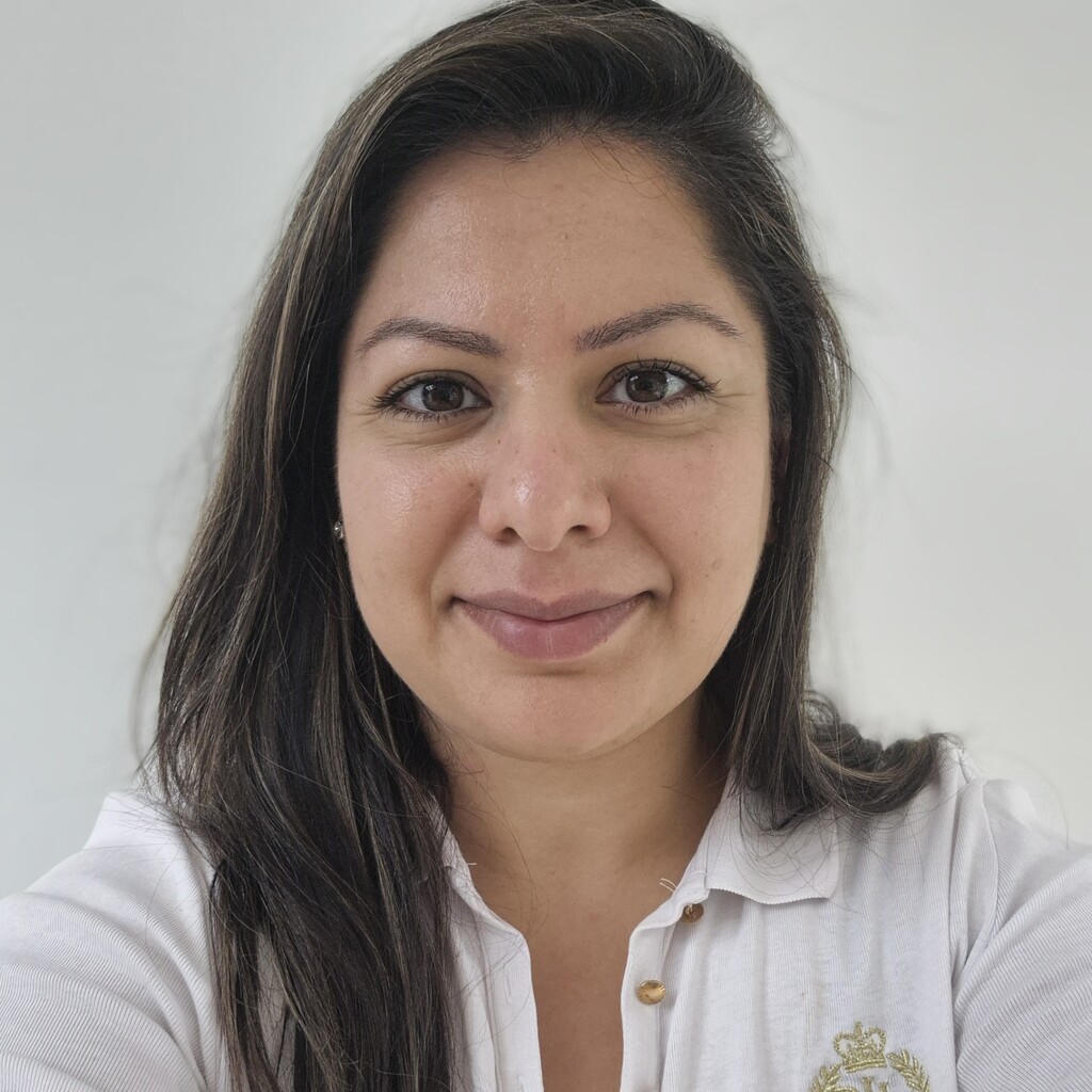 Mini Biwas, Cisilion