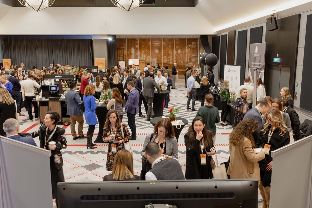 Keep me updated - main image