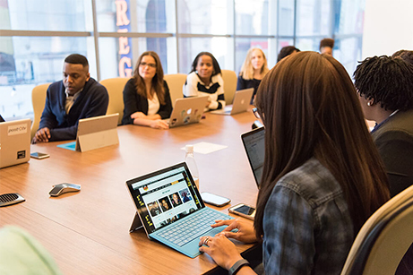 Multitasking destroys a meeting – here’s why