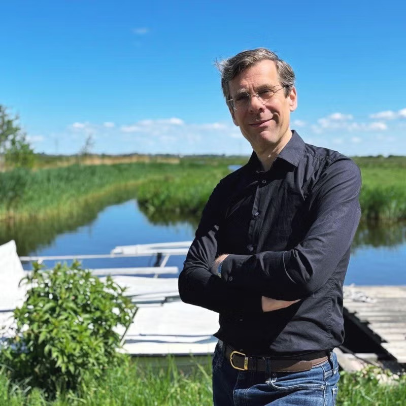 Olaf Larsen, Ausnutria