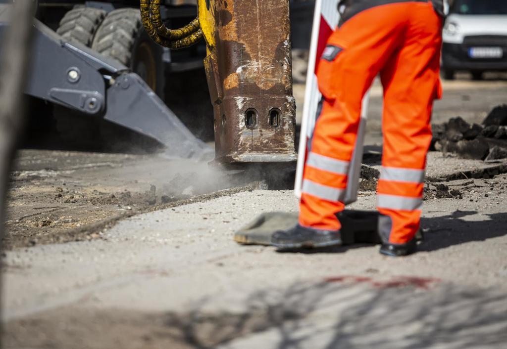 HS2 unveil ‘first of a kind’ electric drilling rig