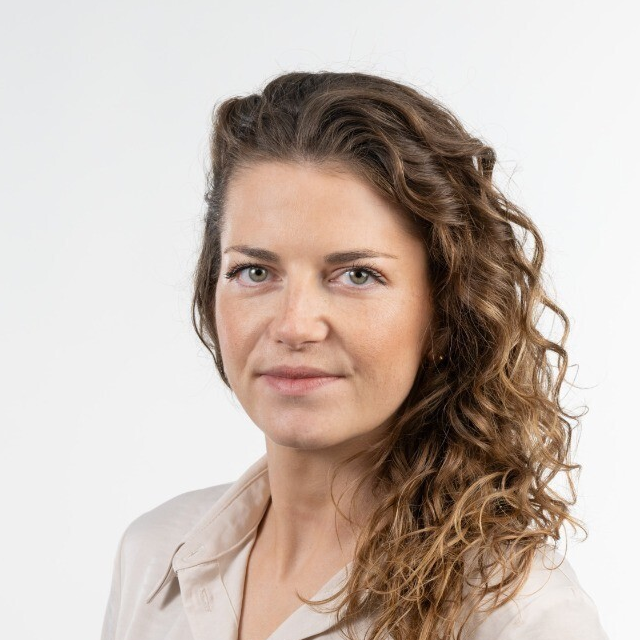Laura Elias, Segro