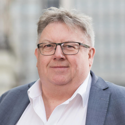 Flan McNamara, Sellar