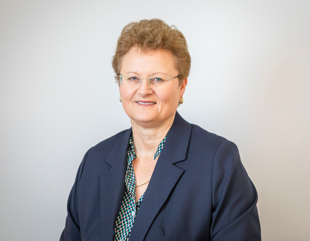 Julia Barrett, Willmott Dixon