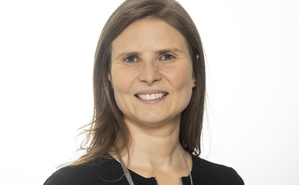Monica Pesconi, Mace
