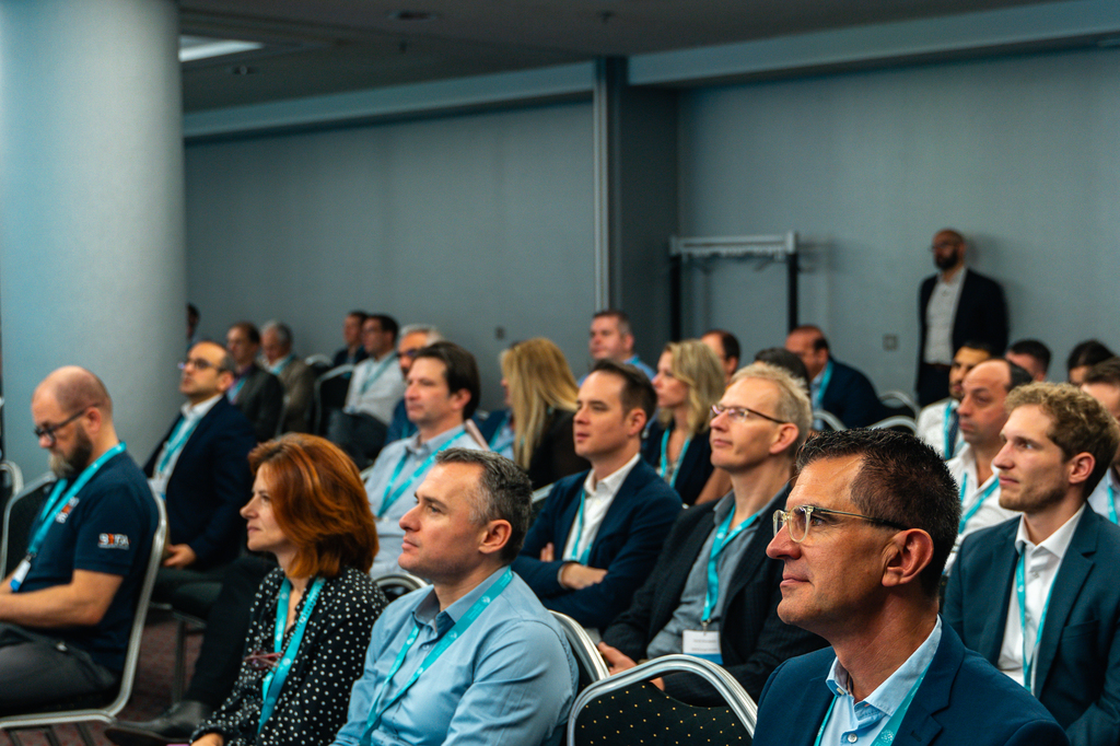 Image of audience paying attention to the stage