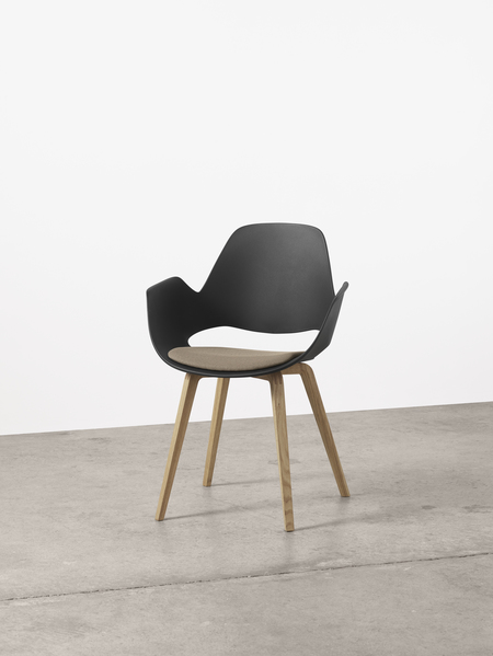 FALK – claimed to be the first design chair in the world to be made from post-consumer plastics – using the innovative recompound Procyclen® by HOUE Design ApS and INTERSEROH Dienstleistungs GmbH