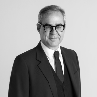 Luca Chiama, Prada