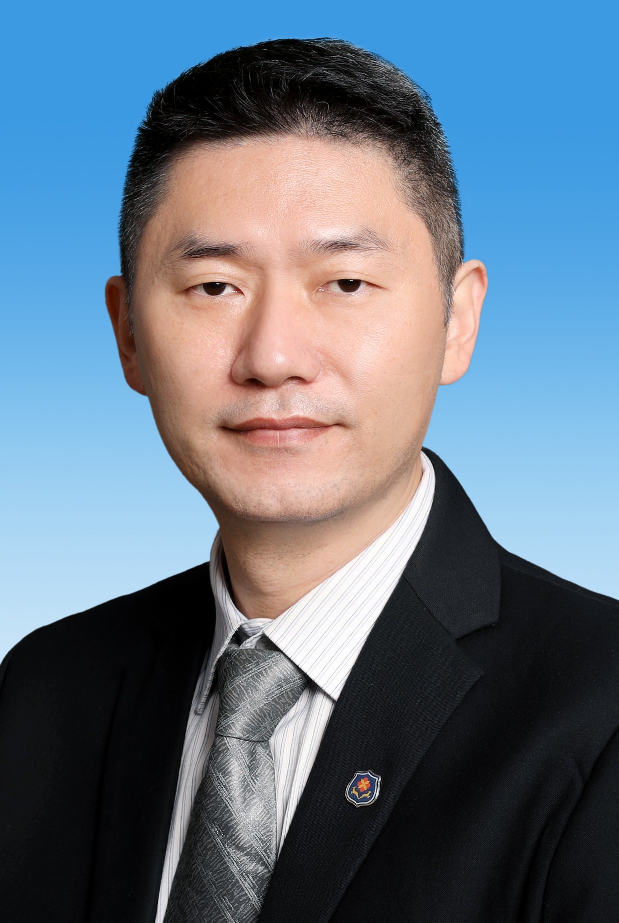 Hang (Robin) Luo, Wuhan College
